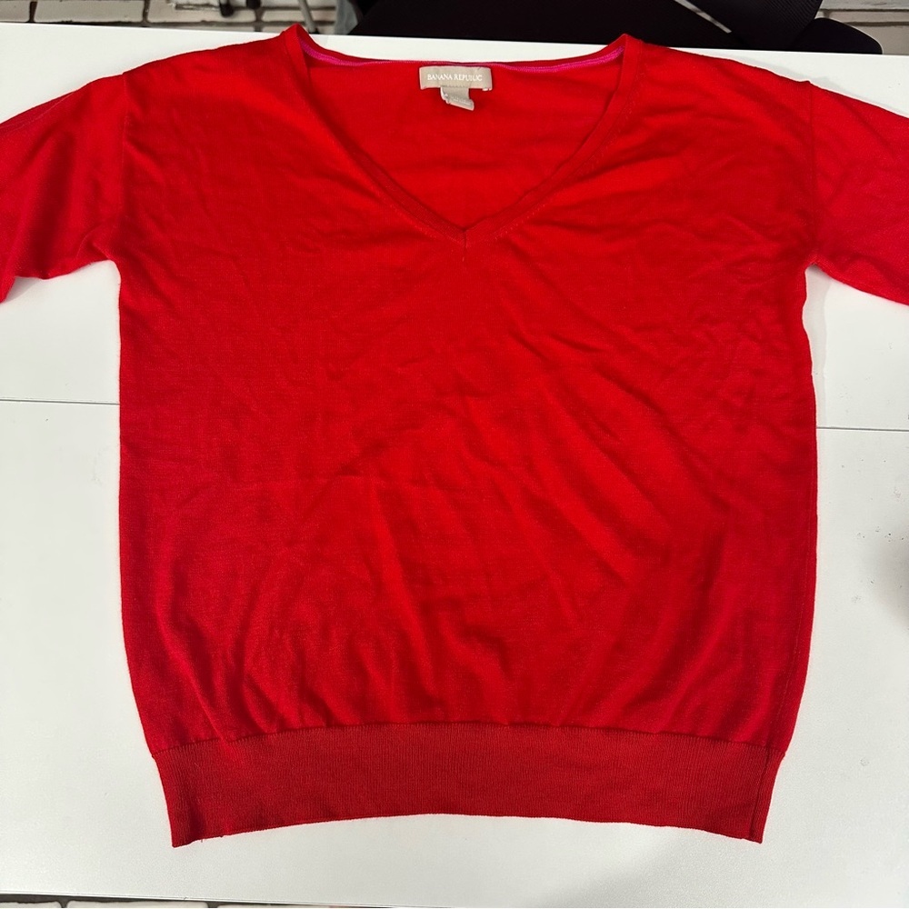Banana Republic Red Silk Blend V-Neck Sweater – Size M